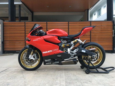 Ducati Panigale 899 ve dep hao nhoang voi dan chan O.Z Racing