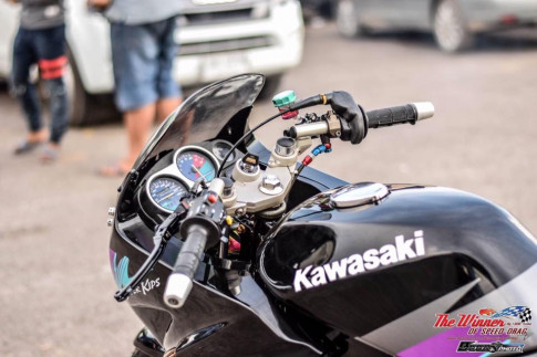 Kawasaki Kips 150 do dep nghieng nga nguoi xem cua biker nuoc ban