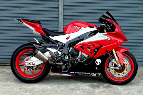 BMW S1000RR ‘Quy du’ trong bo canh do cuc chat