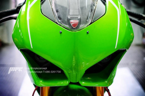 Ducati Panigale V4 S do an tuong voi chu de Avengers ‘The HULK’