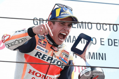 [MotoGP 2019] Marquez xuat sac danh bai Quartararo tai Misano