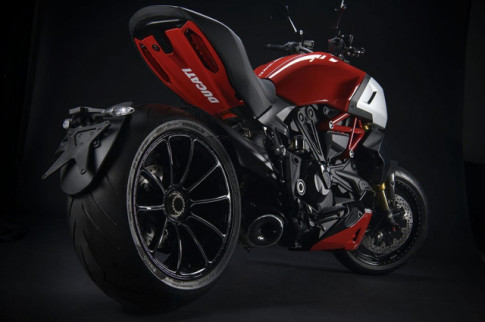 Ducati Diavel 1260 duoc nang cap voi goi do Ducati Performance
