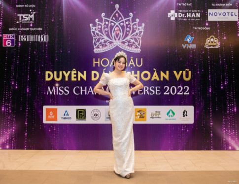A hau Julia Nguyen “danh thuc” duyen tinh nu cung thi sinh Hoa hau Duyen dang Hoan vu 2022