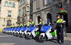 Cảnh sát Barcelona trang bị siêu xe điện BMW C Evolution