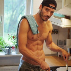 Còn gì đẹp hơn khi đàn ông vào bếp?