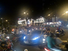 Cuộc ‘đụng độ’ giữa siêu xe Aston Martin ngay TT Sài Gòn