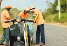 Du hí những nẻo đường đất Việt trên chiếc Vespa cổ điển