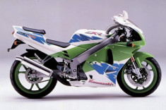 Kawasaki Ninja 250 động cơ siêu khủng 4 xi-lanh sắp xuất hiện