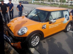 “Lái non” thử bài khó, khách hàng Việt phá hỏng xe tiền tỷ