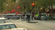 Paris vắng lặng đến đau lòng trong buổi sáng sau vụ khủng bố đẫm máu