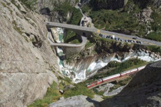 Rùng rợn cây cầu của quỷ được xây bằng linh hồn người sống ở Thụy Sĩ