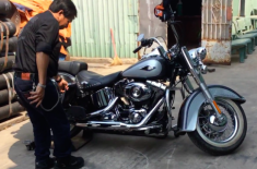 Thiết bị quay xe cực nhẹ tự chế của một dân chơi Harley-Davidson Việt