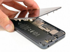 Apple sẽ đổi pin mới miễn phí cho iPhone 5
