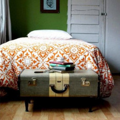 Biến vali cũ thành chiếc tủ đầu giường xinh xắn