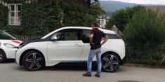 BMW i3 tự động đỗ xe chỉ với giá 1.000 USD