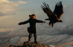 Bộ ảnh: Thiếu nữ Mông Cổ và nghề săn bằng đại bàng