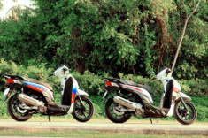 Bộ đôi Honda SH300i lên dàn áo phong cách thể thao