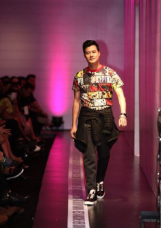 Ca sĩ Quang Dũng lần đầu diễn thời trang