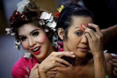 Các show diễn hoành tráng của người chuyển giới Thái Lan