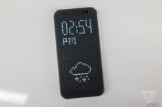 Cận cảnh HTC One‘s Dot Case ở nhiều góc độ