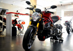 Cận cảnh ‘quái thú’ Ducati Monster 1200S đầu tiên tại Hà Nội
