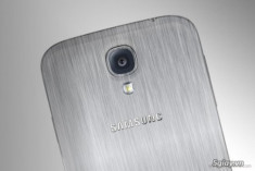 CEO JK Shin: Samsung vẫn trung thành với “đồ nhựa”