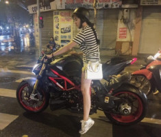 Chân dung cô nàng Hà Thành xinh đẹp trên chiếc Ducati Streetfighter