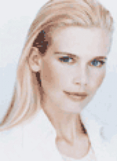 Claudia Schiffer thoát “chết”