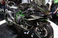 [Clip] Kawasaki Ninja H2R hạ gục hàng loạt các đối thủ nặng ký