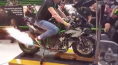 [Clip] Kawasaki Ninja H2R nẹt tóe lửa trên bàn Dynojet