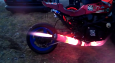 [Clip] Màn phun lửa ấn tượng của moto PKL