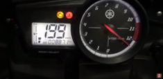 [Clip] Yamaha R15 maxspeed 199km/h ở 14.000 v/phút