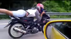 [Clip]Exciter so kè X1R gần 160km/h trên xa lộ