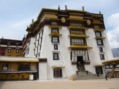 Cung điện Potala - biểu tượng Phật giáo của Tây Tạng