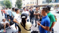 Dân buôn Việt, Trung tranh iPhone 6 trên đất Singapore