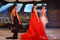 Diễm Hương nổi bật tại lễ ra mắt Honda Civic 2012 tại Hà Nội