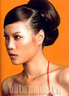 Diệp Hồng tranh giải ‘Hoa hậu Sắc đẹp toàn cầu 2005’