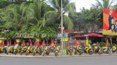 Đoàn môtô dẫn đoàn với tông màu vàng “chói” tại Nha Trang