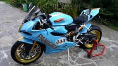 Ducati 1199 Panigale xanh Rizla lạ đời