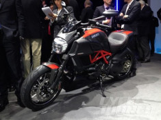 Ducati giới thiệu mẫu Diavel 2015