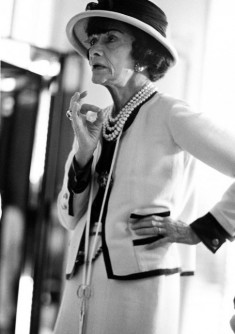 Hành trình chiếc jacket biểu tượng của Coco Chanel