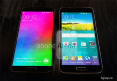 Hình ảnh chiếc Galaxy F bên cạnh Galaxy S5