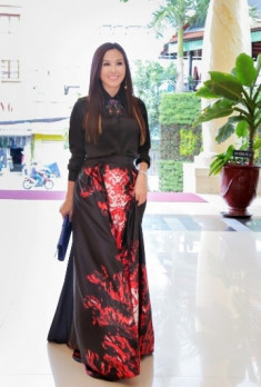 Hoa hậu Thu Hoài diện đầm hàng hiệu