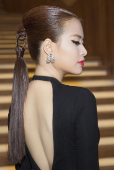 Hoàng Thùy Linh đẹp nhất tuần với kiểu tóc bắt chước Dior