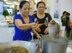 Hội Ẩm thực Kiên Giang: Cá chốt ôm trứng lội trước