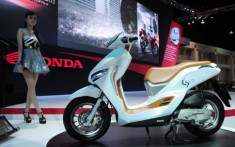 Honda ES01 - concept scooter sang trọng và lạ mắt.