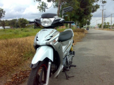 Honda Future X 125 FI trắng-bạc-vàng 2011