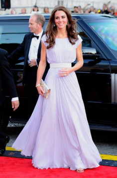 Kate Middleton thành biểu tượng thời trang Anh