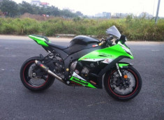 Kawasaki ZX-10R - đối thủ của Aprilia RSV4 R