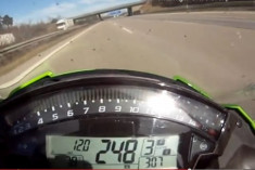 Kawasaki ZX10R chạy số 3 đạt gần 250 km/h